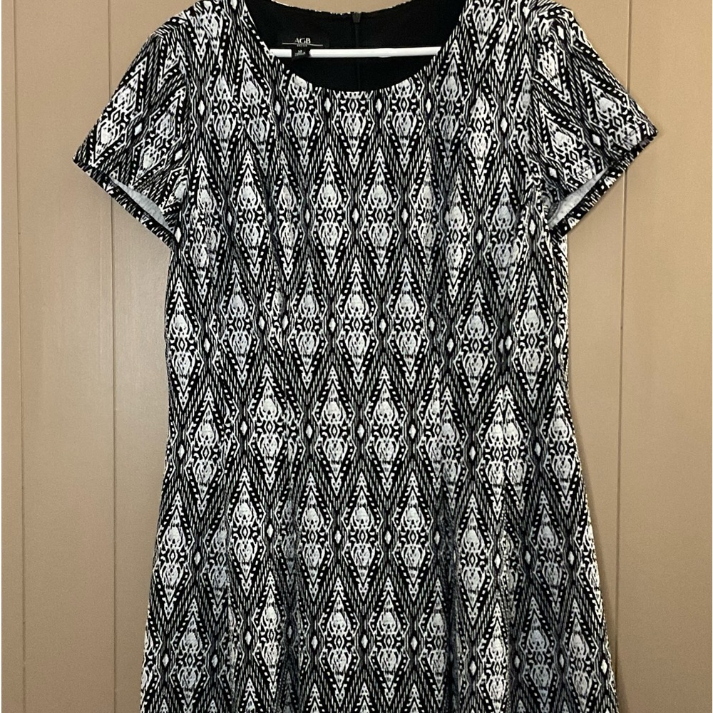 AGB A-LINE DRESS BLACK WHITE DIAMOND PATTERN SHORT SLEEVE  SIZE 14